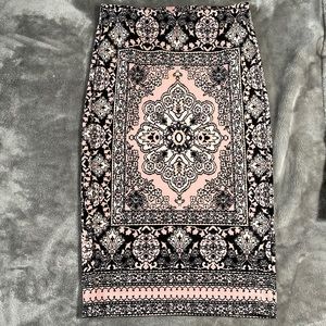 Pretty pencil skirt | Carmen Marc Valvo